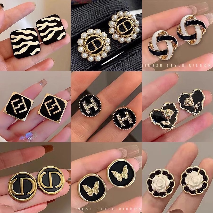 ต่างหูทรงสี่เหลี่ยมเรขาคณิตลายทางสีดําและสีขาว 2024 เทรนด์ใหม่สไตล์เรียบง่ายและระดับไฮเอนด์ต่างหูอารมณ์อเนกประสงค์ต่างหูหญิง ราคา ถูกที่สุด ดีลบีเคเค รูปภาพหลัก