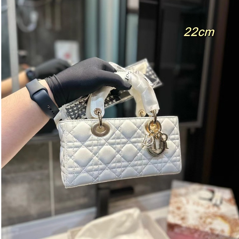 Diyr Original Single Sheepskin Diamond แบบพกพา One-Shoulder Cross-Body แฟชั่นกระเป๋าหญิงพร้อมกล่องของขวัญ DI333333-1004