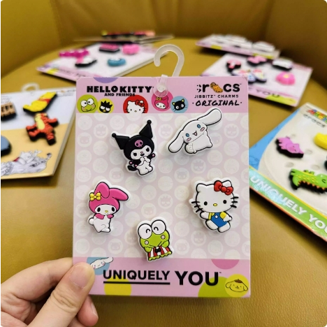 ใหม่ Jibbitz Crocs ชุด, รองเท้าดอกไม้หลุมรองเท้าอุปกรณ์เสริมรองเท้าดอกไม้, การ์ตูนน่ารัก DIY สนุกรองเท้าหัวเข็มขัดอุปกรณ์เสริม Crocs Charms