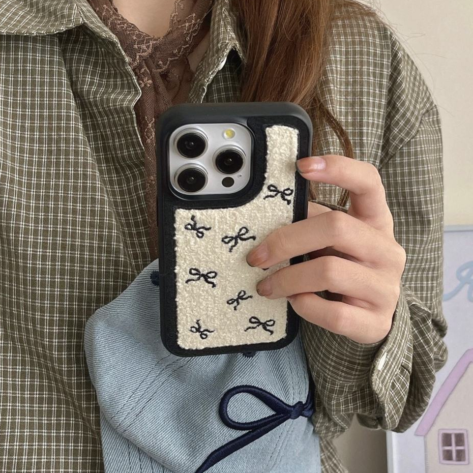 เกาหลีสีดําโบว์เย็บปักถักร้อยเคสโทรศัพท์สําหรับiphone 16 15 14 13 Pro Max 16Proน่ารักฤดูหนาวPlushกันกระแทกปกอ่อน