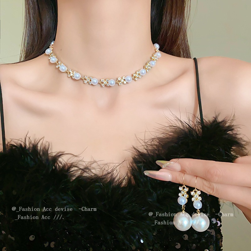 เพชรชุดดอกไม้รอบสร้อยคอมุกเทียมย้อนยุคพระราชวังสไตล์กระดูกไหปลาร้าโซ่แสงหรูหราความรู้สึกอาวุโสของปกใหม่ผู้หญิง