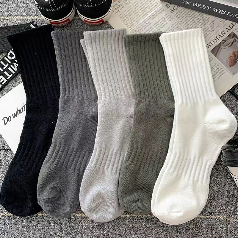 ถุงเท้าข้อกลางสำลอง สีพื้น สวมใส่สบาย ใส่ได้ทุกเพศ Korean fashion socks Cotton fashion socks for men and women
