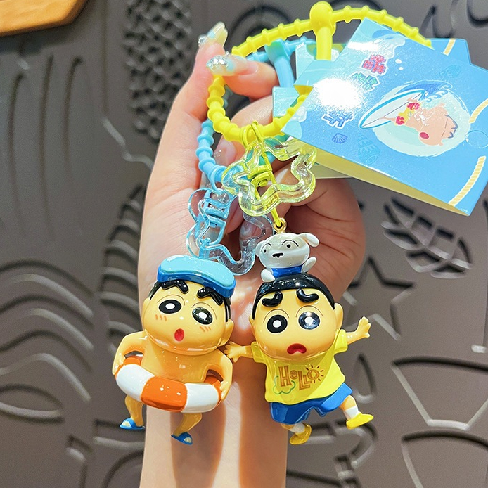 ของแท้ Crayon Shin-Chan พวงกุญแจสีสันสดใส/การ์ตูนอะนิเมะเครื่องประดับขนาดเล็กจี้