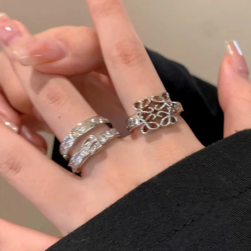 แฟชั่น เกาหลีโหลออกดาวเคราะห์จดหมายแหวนผู้หญิงสีเงิน อิน นักเรียนของขวัญวันเกิด