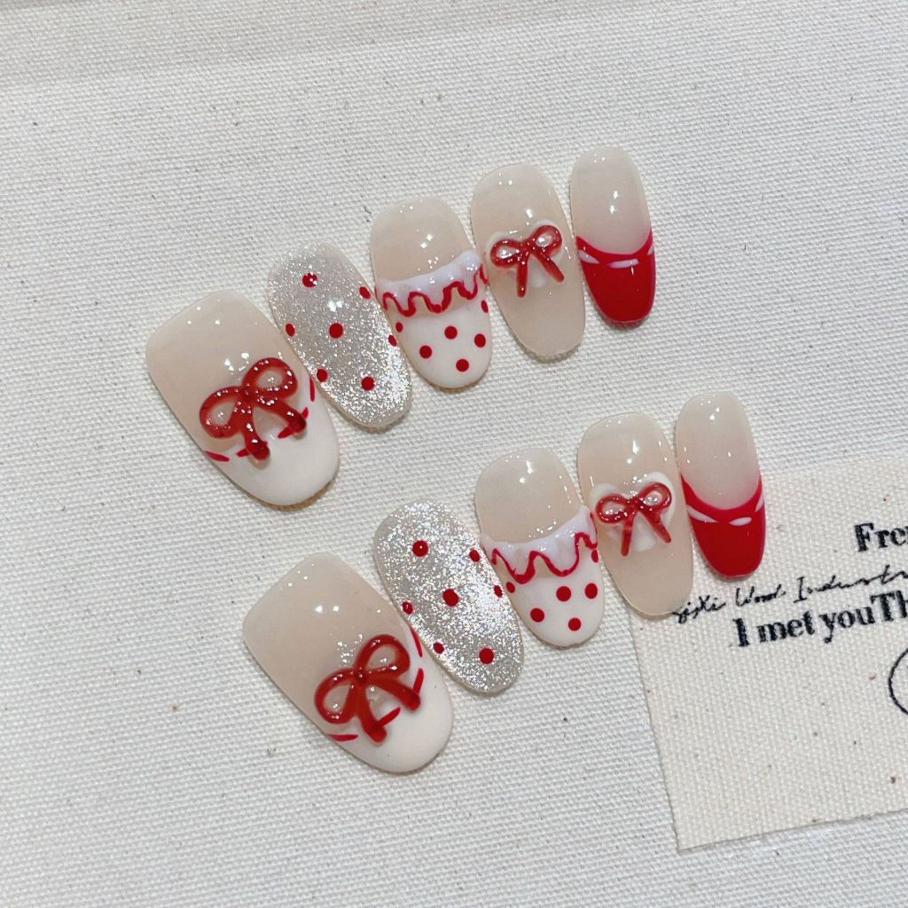 [Handmade Real Shot] Tik Tok กระโปรงลูกไม้ขายดีโบว์แผ่นแปะแต่งเล็บรูปไข่สั้นที่ถอดออกได้และนํากลับมาใช้ใหม่ได้