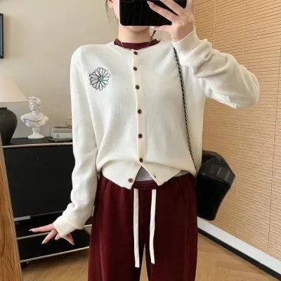 NZN เดซี่เย็บปักถักร้อยถักเสื้อสเวตเตอร์ถักผู้หญิงฤดูใบไม้ร่วงสวมใส่เกาหลีนุ่มเหนียวเสื้อกันหนาวแจ็คเก็ตด้านบน