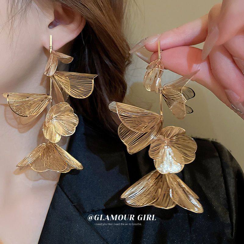 ยุโรปอเมริกันโลหะ Texture Line Ginkgo Leaf ต่างหูดอกไม้หญิง Sweet Cool ins อารมณ์ All-Match ต่างหูพู่