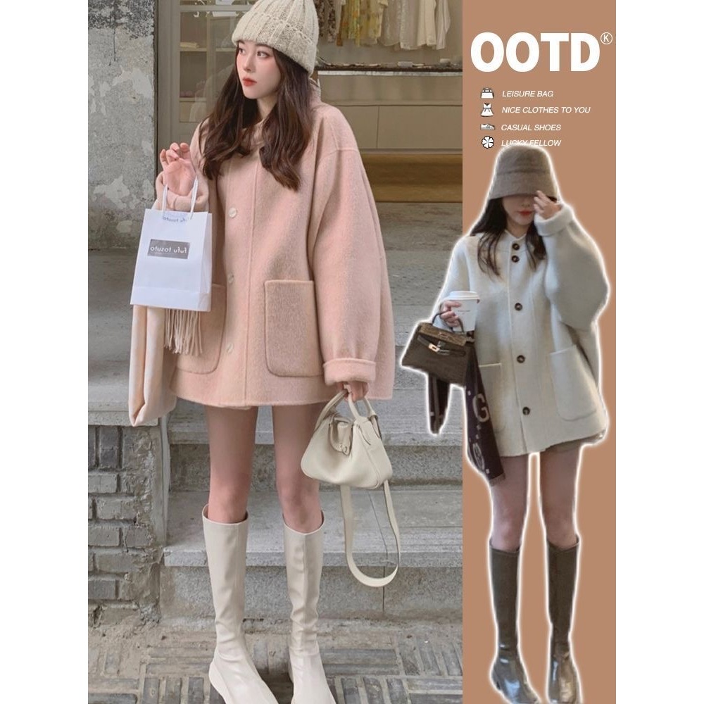【สินค้าพร้อม】 เสื้อโค้ท ผ้าขนสัตว์ มีฮู้ด ขนาดเล็ก สีชมพู แฟชั่นฤดูหนาว สําหรับผู้หญิง 2024