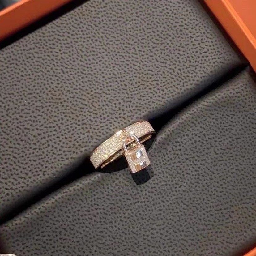 High-end ประณีตล็อคแหวนเพชร High-End หรูหราแฟชั่น 18K Gold Plated แหวนล็อค
