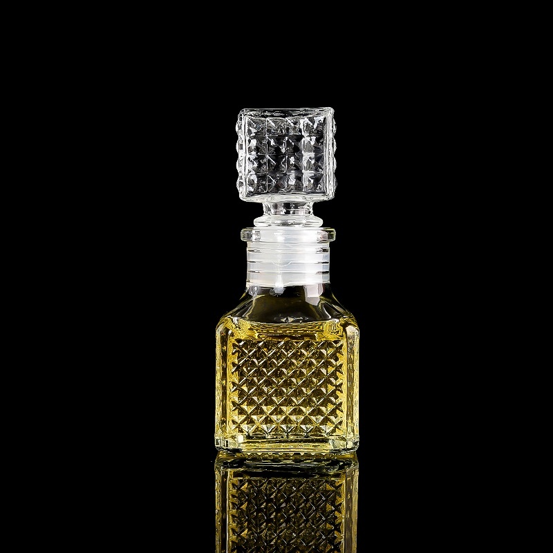 [goushbshiy] 1 ชิ้น 50 มิลลิลิตรโปร่งใสขนาดเล็กที่ว่างเปล่า Spirit Whisky ขวดไวน์มินิแก้วขวดเหล้าพร้อมสกรูหมวกขวดเหล้าวิสกี้ TH
