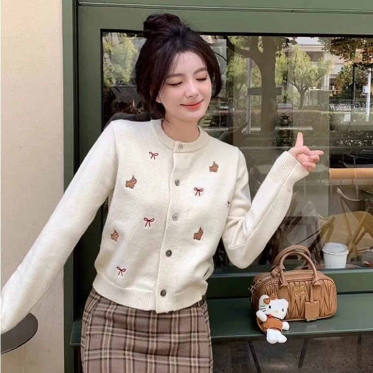 Du Yan Lady Beige Sweater Coat ใหม่กลางแจ้งสั้นหวานเย็บปักถักร้อยเสื้อกันหนาว Top