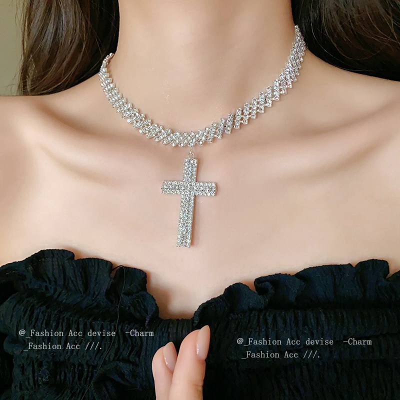 สิ่งทอลายทแยงเพชรเพทายสร้อยคอข้ามชายแดนความรู้สึกอาวุโสที่สวยหรูกระดูกไหปลาร้าโซ่ย้อนยุคแสงหรูหราสไตล์ใหม่เครื่องประดับคอ