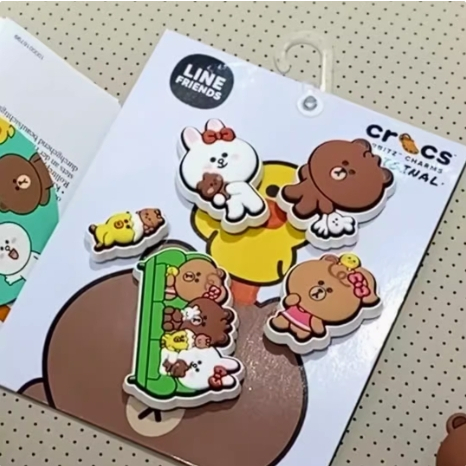 ชุด Jibbitz Crocs ใหม่ อุปกรณ์เสริมรองเท้ารูดอกไม้รองเท้า ดอกไม้รองเท้า Line Friends