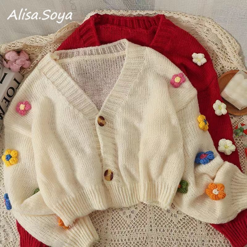 Alisa.sonya เสื้อสเวตเตอร์ถักผู้หญิงแขนยาวคอวีปุ่มโครเชต์เสื้อคาร์ดิแกนถักดอกไม้ 3D