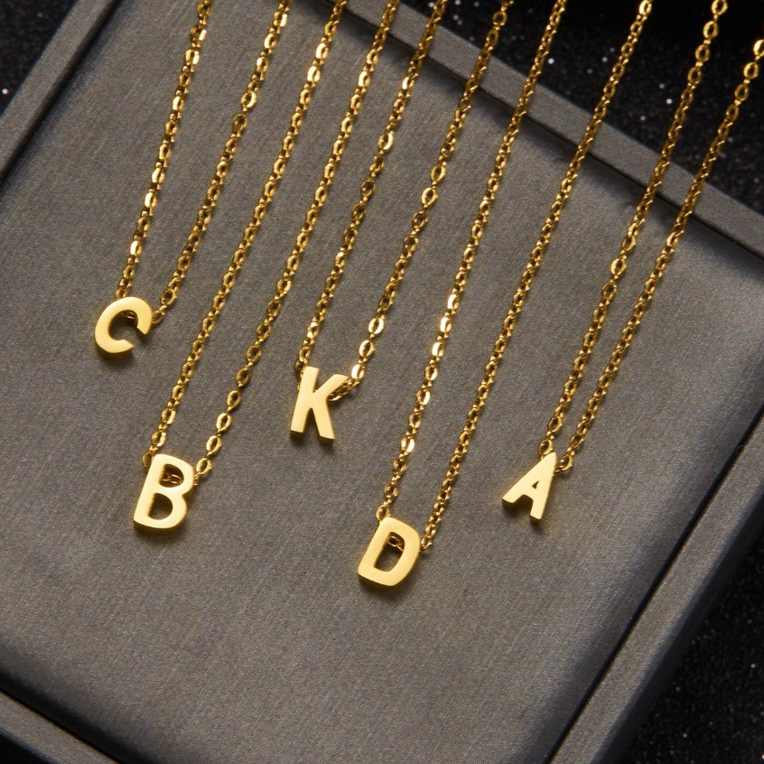 แฟชั่น Simple Capital AZ ตัวอักษรภาษาอังกฤษสร้อยคอ 18k Gold Plated 26 ตัวอักษรสร้อยคอสแตนเลสสําหรับผู้ชายและผู้หญิงเครื่องประดับของขวัญ