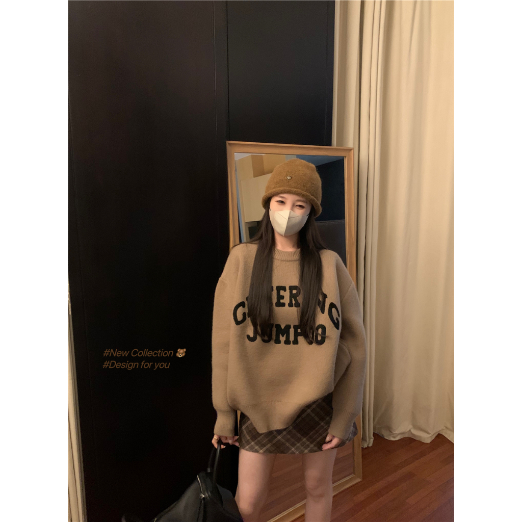 [รักหัวเราะ ให้] รอบคอแขนยาวหลวมจดหมายเสื้อกันหนาวผู้หญิงฤดูใบไม้ร่วงหลวมอบอุ่นหนาถักด้านบนตรวจสอบชุดกระโปรง