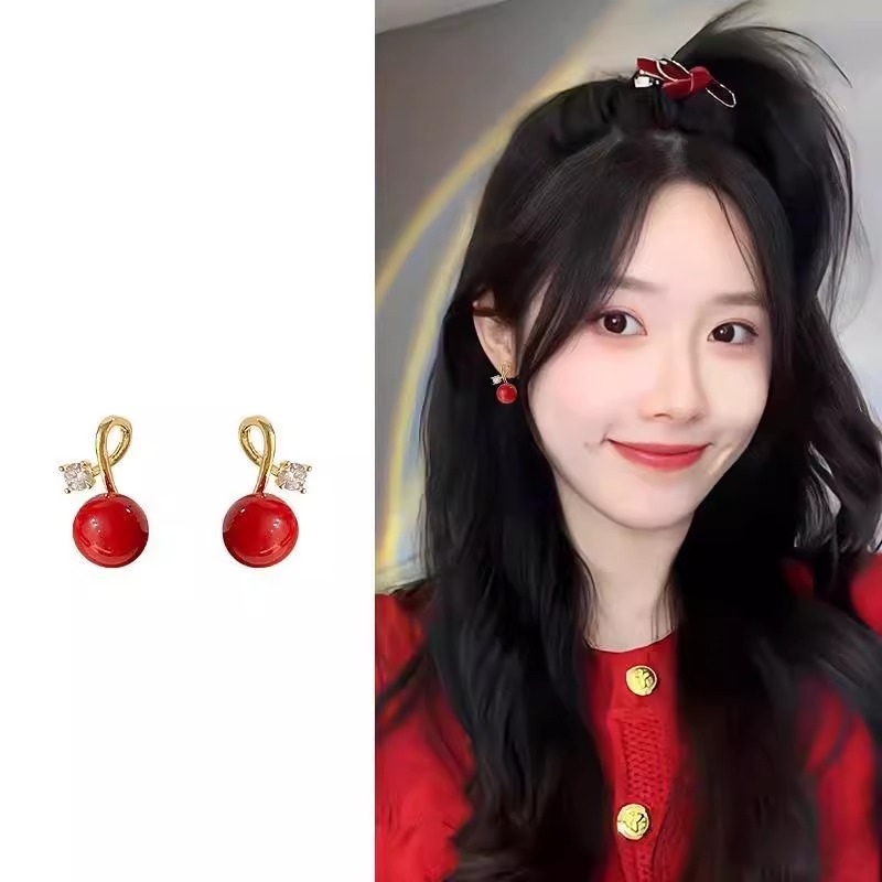 ต่างหูมุกเชอร์รี่สีแดง สไตล์หรู 2024 ดีไซน์ใหม่