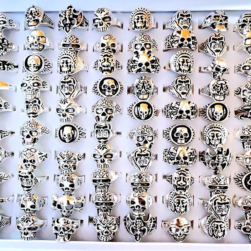 50ชิ้น/ล็อตกะโหลกแหวนโกธิคพังก์สไตล์แฟชั่นเครื่องประดับสําหรับผู้ชายและผู้หญิงสีเงิน/สีทองขายส่ง