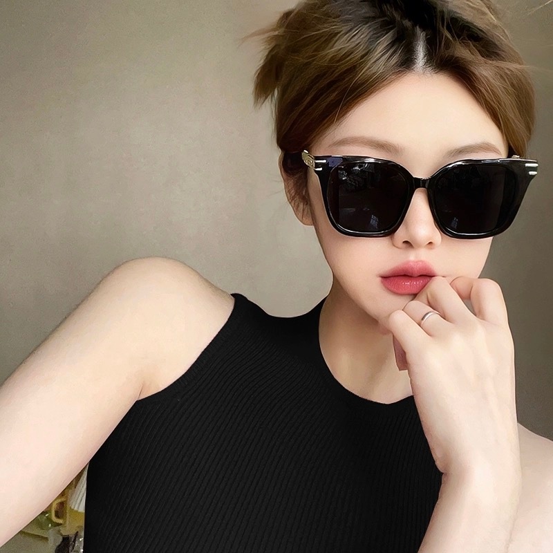 COD❤️แว่นกันแดด หมวกกันแดด Unisex ทรงสี่เหลี่ยม แว่นกรอบใหญ่ แว่นกันแดดแฟชั่นคุณภาพสูง สไตล์ MOMO ราคา ถูกที่สุด ดีลบีเคเค แกลเลอรีภาพที่ 2