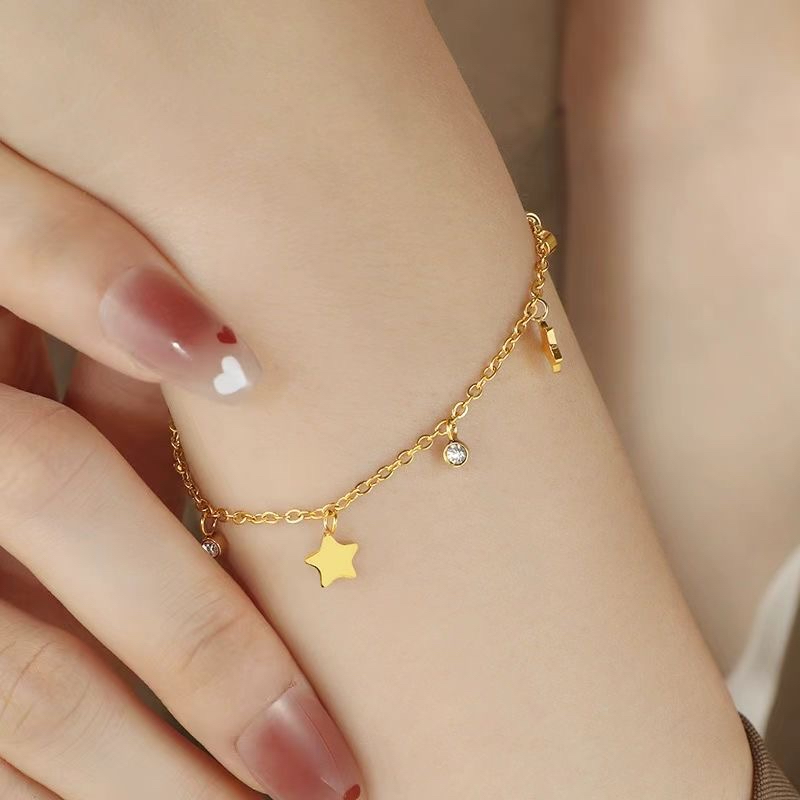 สไตล์ใหม่ ดาว ดวงจันทร์ เพทาย พู่ สร้อยข้อมือเหล็กไทเทเนียม สร้อยข้อมือ Colorfast