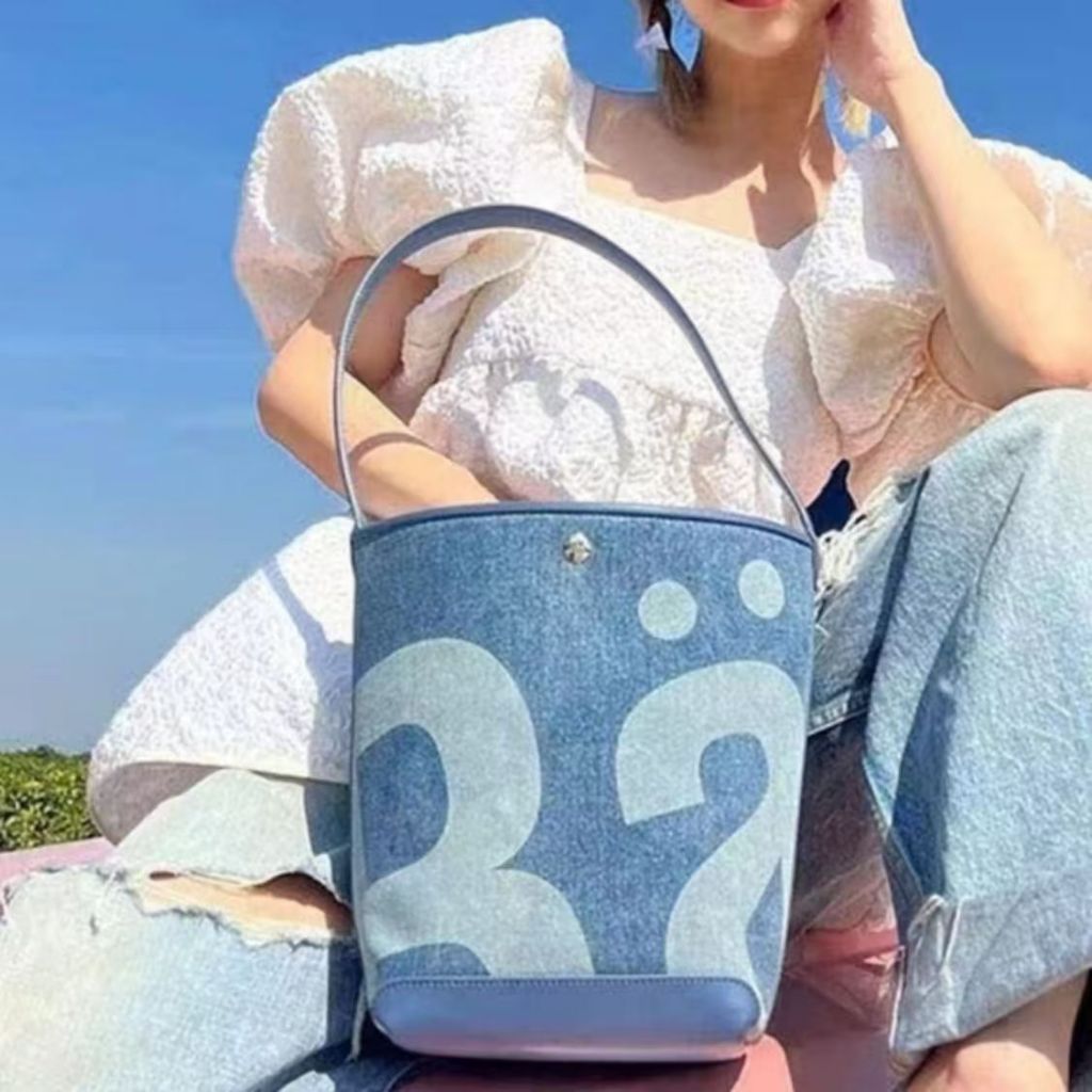The Rally Shoulder Bag มาในถุงผ้าและถุงซับครบชุด ไม่ต้องรอไอเท็มนี้