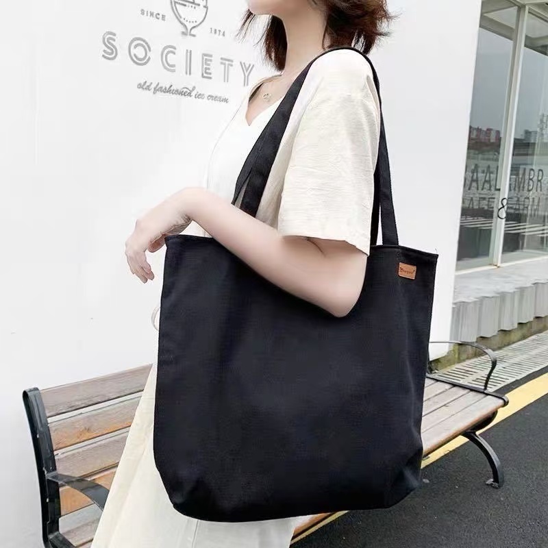 【จัดส่งจากประเทศไทย】 พร้อมส่ง กระเป๋าผ้าแคนวาสเรียบง่ายกระเป๋าสะพายหญิง อิน กระเป๋าถือนักเรียนเกาหลีความจุขนาดใหญ่ชั้นช้อปปิ้งพักผ่อนก