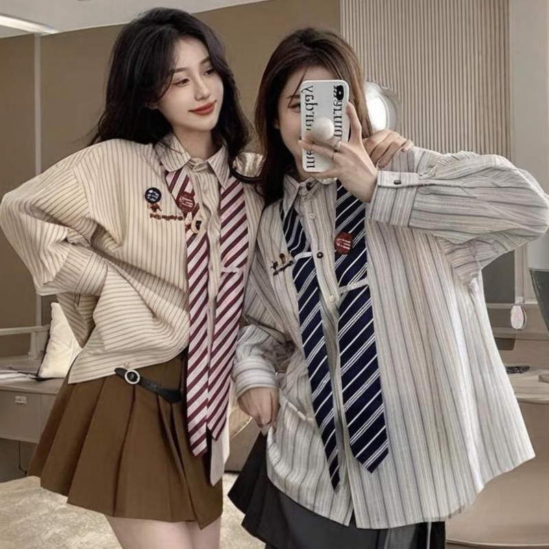 สไตล์วิทยาลัยการออกแบบหวานความรู้สึกเย็บปักถักร้อยลายเน็คไทหลวมแสดงผอมเสื้อแขนยาว