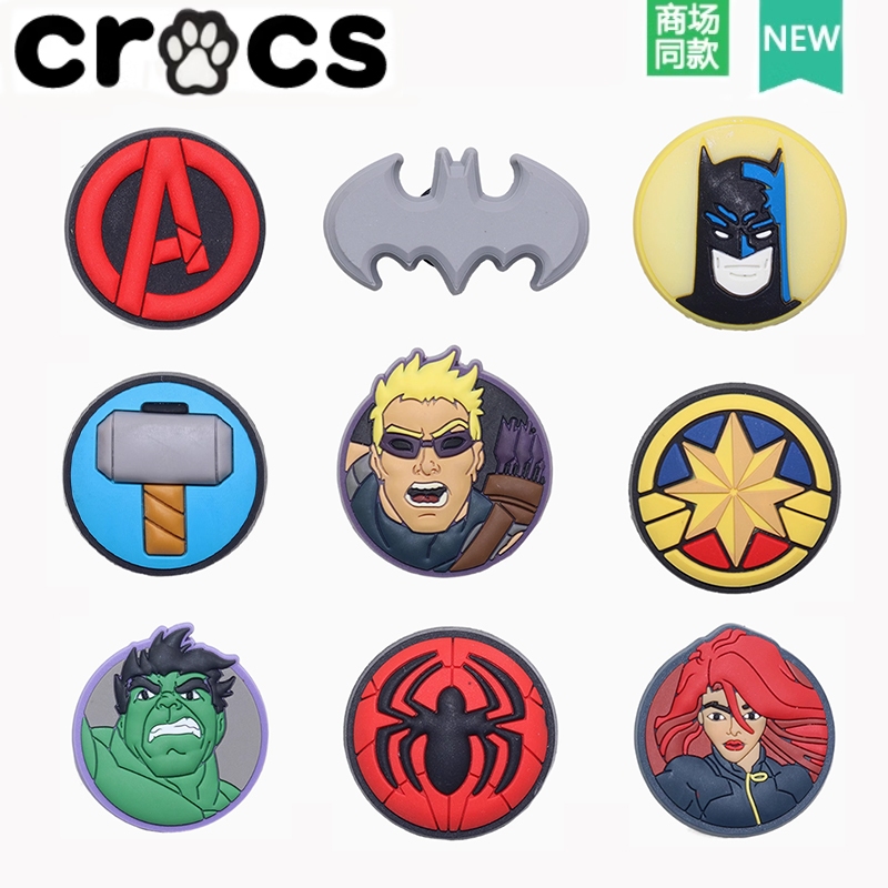 Cross Hole รองเท้า Crocs อุปกรณ์เสริม High-End รองเท้าหัวเข็มขัดอุปกรณ์เสริม Hero โลโก้ Marvel รองเท้าดอกไม้ตกแต่ง Zhibixing