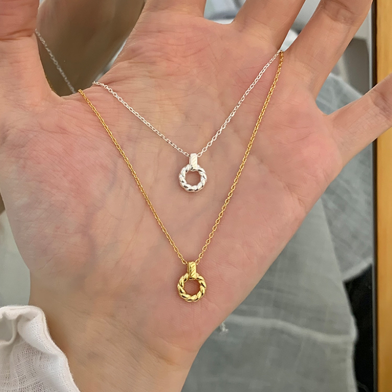 เงินสเตอร์ลิง Twist แหวนจี้สร้อยคอผู้หญิง Niche Design High-End All-Match เสื้อกันหนาว Clavicle Chain