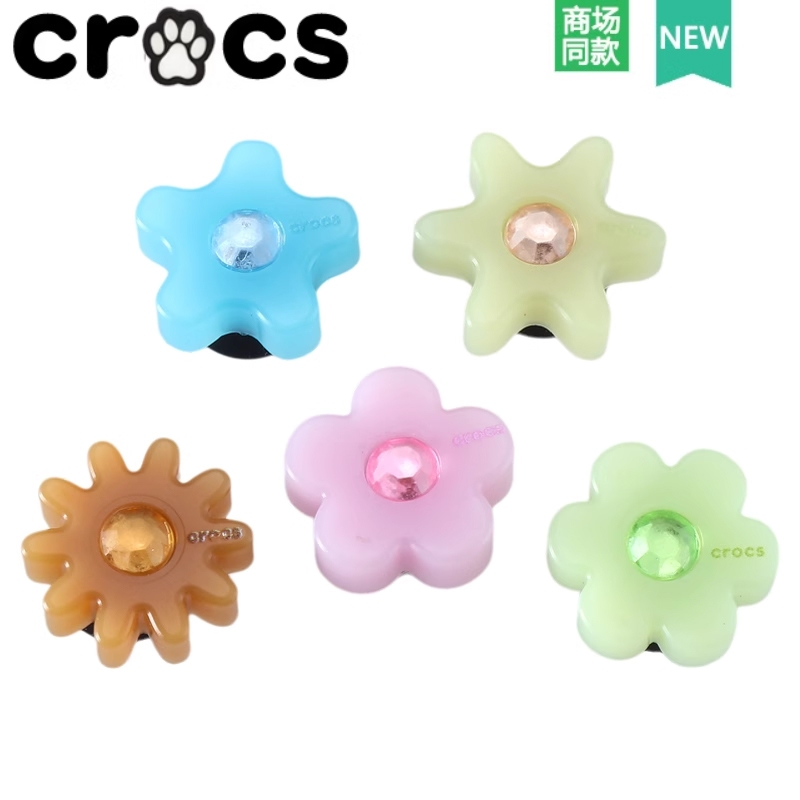 Crocs Carlocs รองเท้าอุปกรณ์เสริมตกแต่งหัวเข็มขัดสามมิติ Zhibixing High-End สไตล์ใหม่ CROCS มาตรฐานห้าสีดอกไม้ขนาดเล็ก