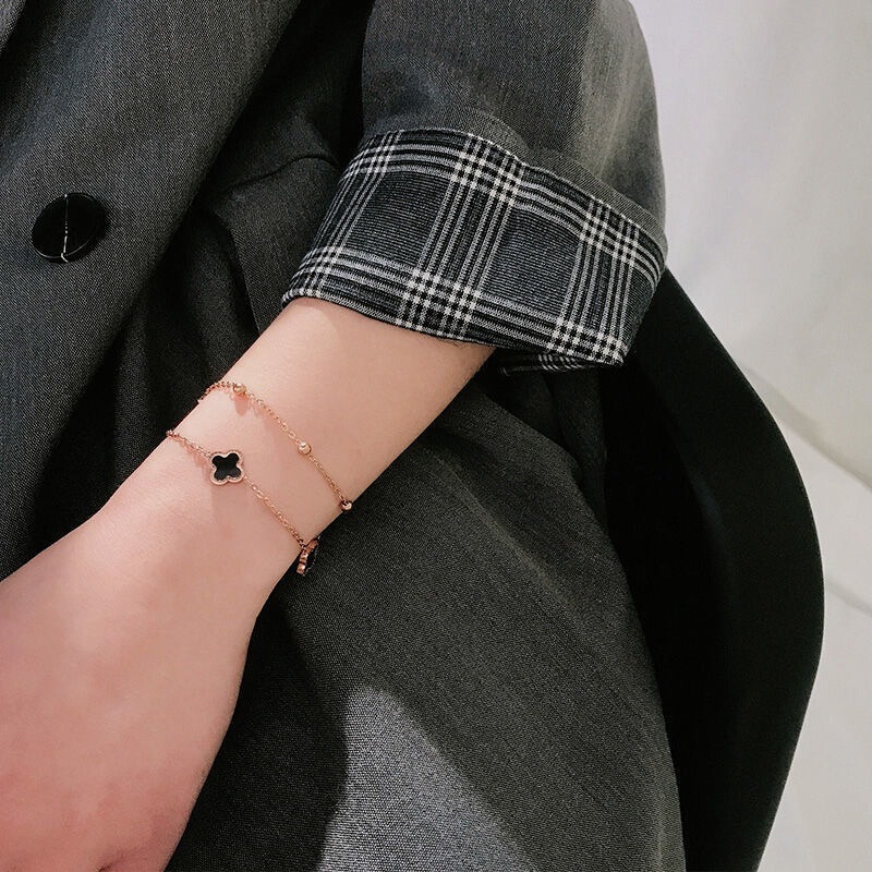 ญี่ปุ่นสไตล์เกาหลีสองชั้นสีดําสีขาวเชลล์สองด้านโคลเวอร์สี่ใบไทเทเนียม - รูปที่ 5