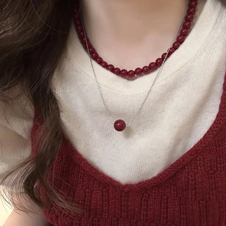 Ancora สร้อยคอจี้ลูกปัดสีแดงผู้หญิงการออกแบบเฉพาะความรู้สึกโซ่เสื้อกันหนาวย้อนยุคความรู้สึกอาวุโสฤดูใบไม้ร่วงและฤดูหนาวอุปกรณ์เสริม