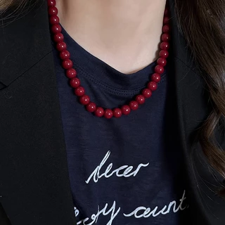 Ancora สร้อยคอจี้ลูกปัดสีแดงผู้หญิงการออกแบบเฉพาะความรู้สึกโซ่เสื้อกันหนาวย้อนยุคความรู้สึกอาวุโสฤดูใบไม้ร่วงและฤดูหนาวอุปกรณ์เสริม