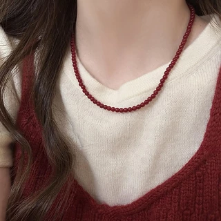 Ancora สร้อยคอจี้ลูกปัดสีแดงผู้หญิงการออกแบบเฉพาะความรู้สึกโซ่เสื้อกันหนาวย้อนยุคความรู้สึกอาวุโสฤดูใบไม้ร่วงและฤดูหนาวอุปกรณ์เสริม