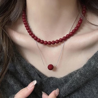 Ancora สร้อยคอจี้ลูกปัดสีแดงผู้หญิงการออกแบบเฉพาะความรู้สึกโซ่เสื้อกันหนาวย้อนยุคความรู้สึกอาวุโสฤดูใบไม้ร่วงและฤดูหนาวอุปกรณ์เสริม