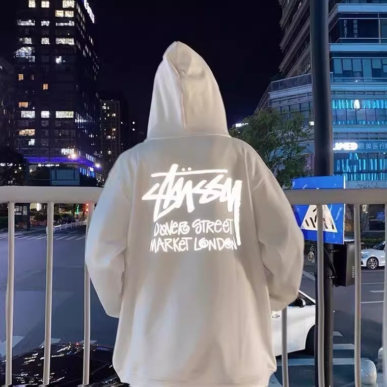 เสื้อกันหนาวมีฮู้ดอินเทรนด์ใหม่ของ สตูซี่ พร้อมพิมพ์ลายตัวอักษรสะท้อนแสงแบบลําลองสําหรับผู้ชายและผู้หญิง