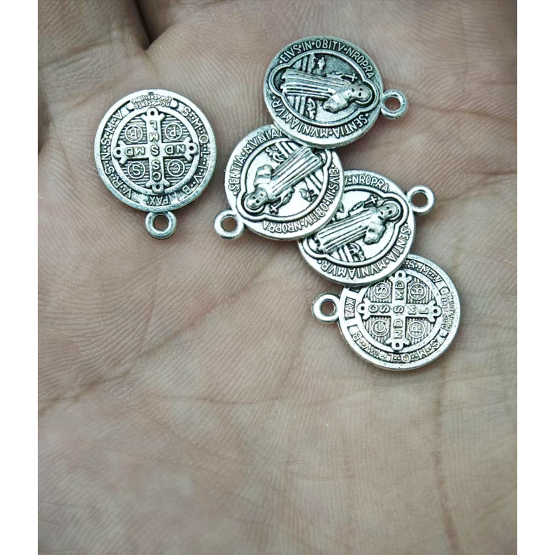 10 ชิ้นของ Saint Benedict exerrcism จี้ขนาดเล็ก DIY สร้อยข้อมือสร้อยคออุปกรณ์เสริม
