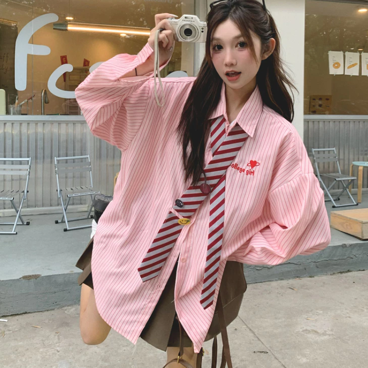 Floerns เสื้อเชิ้ตลายทาง คอวี เรียบๆ น่ารัก เสื้อเชิ้ตแขนยาวผู้หญิงสไตล์เกาหลีทรงหลวมด้านบน