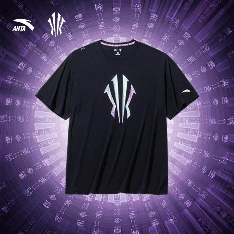 ANTA Kyrie Irving KAI เสื้อยืดแฟชั่นนุ่มนวลสไตล์สตรีทลายบาสเกตบอลของ สำหรับทุกเพศ 172431108