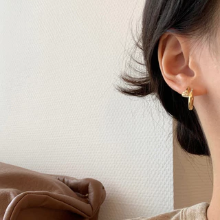 เกาหลี Niche Design Feel ins เล็บหูหัวเข็มขัดอารมณ์หรูหรา All-Match ต่างหูหญิง