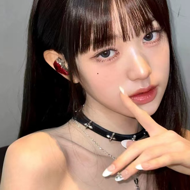 Dark Cross choker Collar หญิง Niche High-End Blogger สร้อยคอสไตล์เดียวกันหวานเย็นร้อนสาวสร้อยคอหนัง
