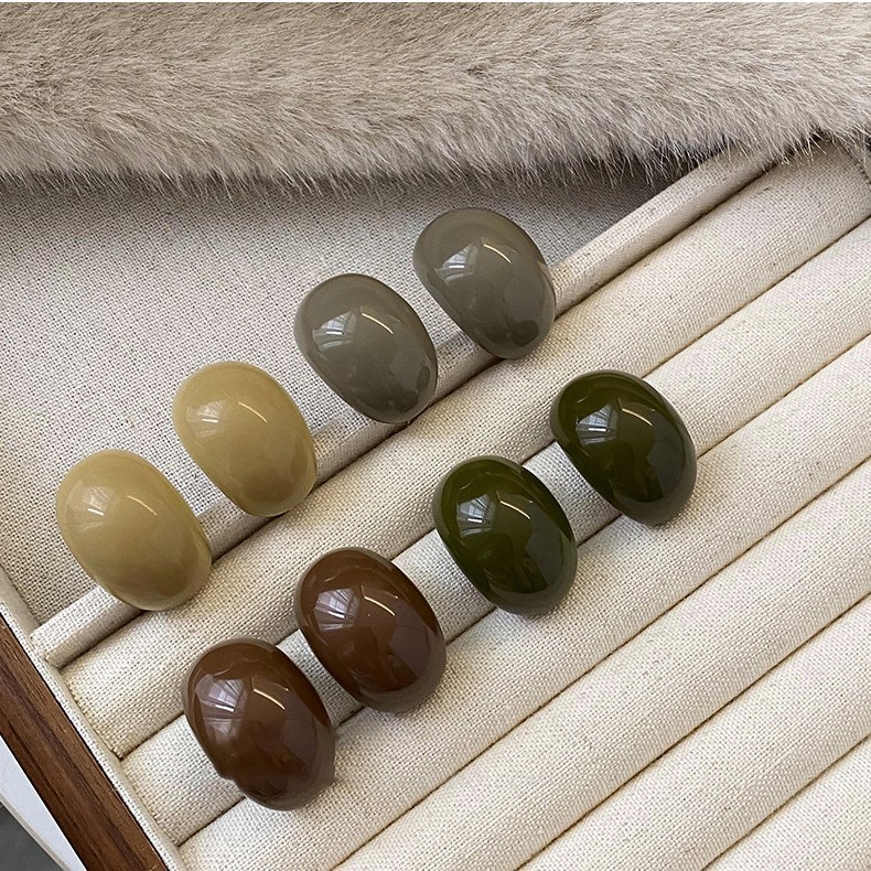 ต่างหูเรซิ่นเกาหลีเข็มเงินโค้ง C-shape รูปไข่ Water Drop สไตล์ Retro Niche สำหรับฤดูใบไม้ร่วงและฤดูหนาว ราคา ถูกที่สุด ดีลบีเคเค แกลเลอรีภาพที่ 2