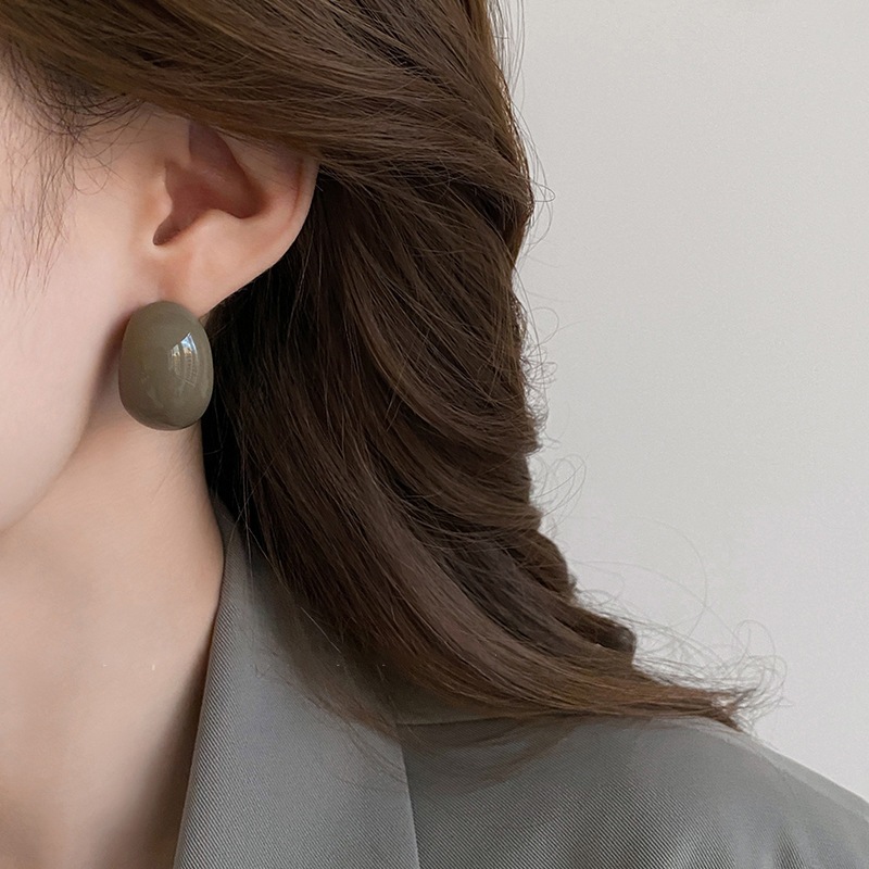 ต่างหูเรซิ่นเกาหลีเข็มเงินโค้ง C-shape รูปไข่ Water Drop สไตล์ Retro Niche สำหรับฤดูใบไม้ร่วงและฤดูหนาว ราคา ถูกที่สุด ดีลบีเคเค แกลเลอรีภาพที่ 3