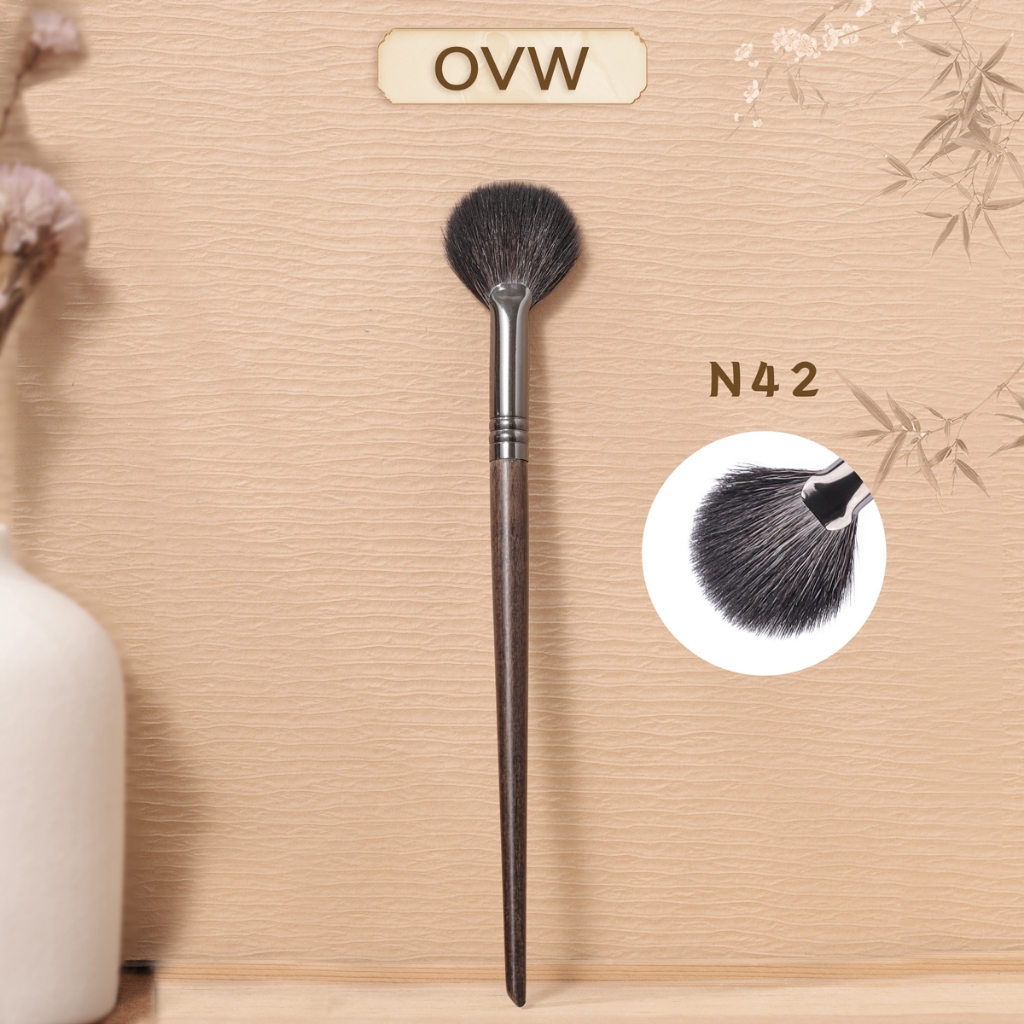Ovw แปรงแต่งหน้า รูปพัด สําหรับลงแป้ง ไฮไลท์ ปัดแก้ม ขนแพะ N42