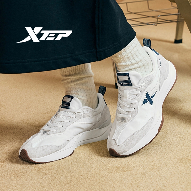 Xtep ผู้ชายผู้หญิงรองเท้าลําลองลื่นหนาด้านล่างรองเท้าผ้าใบสบาย