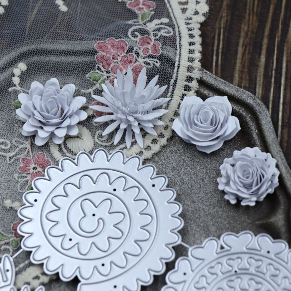 ใหม่ 4 ชิ้น/เซ็ตขนาดเล็กเกลียวดอกไม้โลหะตายตัดสําหรับ Scrapbooking, DIY Handmade หัตถกรรมลายนูนเจาะลายฉลุ