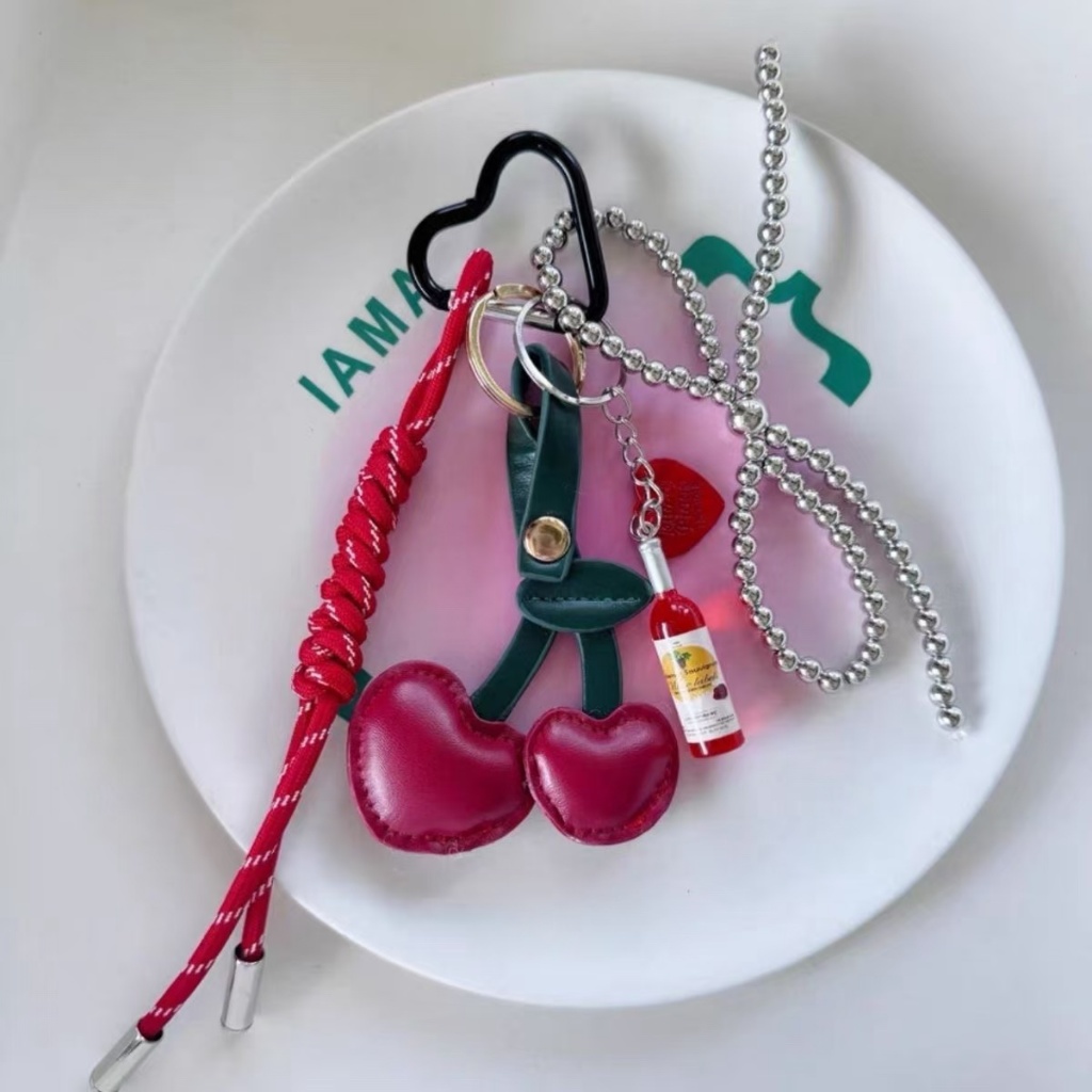 สไตล์ใหม่ Red Wine Cherry miu Fancycle Bag Pendant Red Braided Rope Heart Lock Buckle Car Keychain