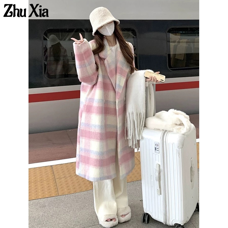 Zhu Xia เสื้อทําด้วยผ้าขนสัตว์สีชมพูของผู้หญิงหนาใหม่ลายสก๊อตขนาดเล็กอ่อนโยนสไตล์เกาหลีเสื้อคลุมยาว