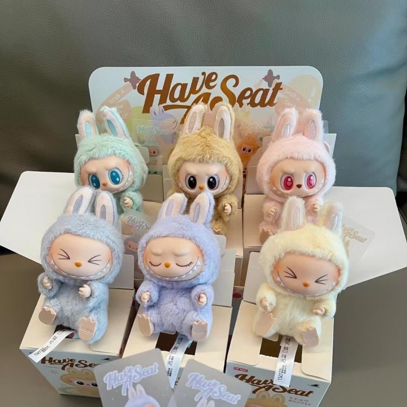 พวงกุญแจ LABUBU V2 THE MONSTERS ตุ๊กตาผ้ากำมะหยี่ Have a Seat Vinyl Secret นั่งปาร์ตี้ตุ๊กตาไวนิล Mystery Box ของขวัญวันเกิดรุ่นที่ POP MART Blind Box