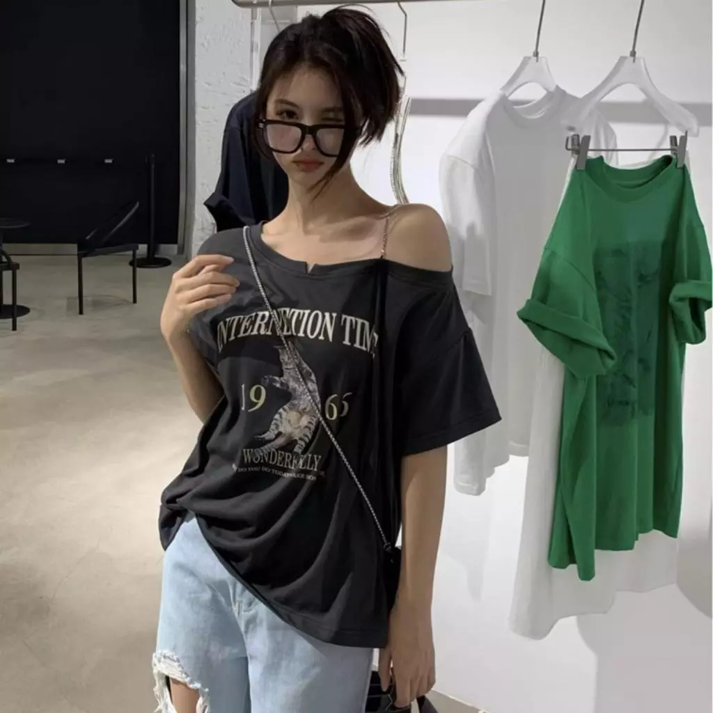 ส่งจากกรุงเทพฯ Solovely M-2XL เสื้อดํา เสอื้ผา้ผหู้ญง เสื้อเปิดไหล่ เสอ สไตล์เกาหลี แมว พิมพ์ลาย หลวม เสื้อยืด
